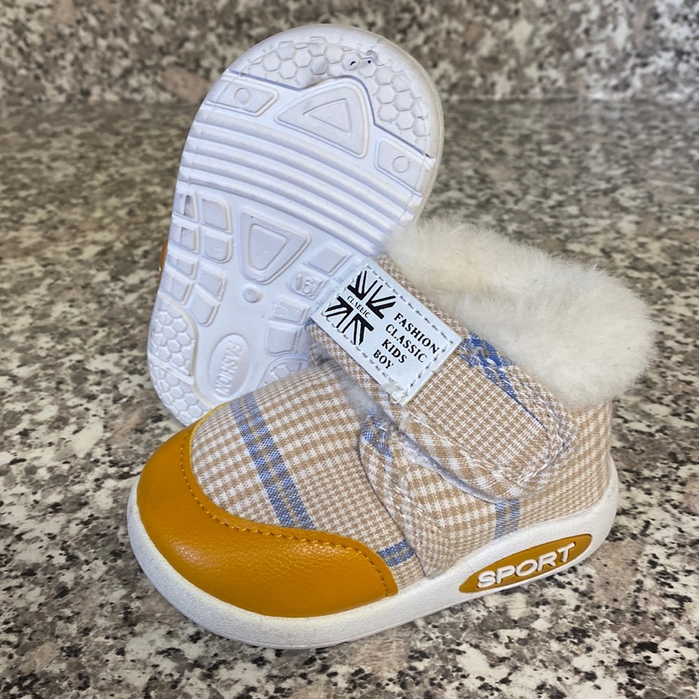 Baby Shoes Brand / New Size 6c / UK Classic